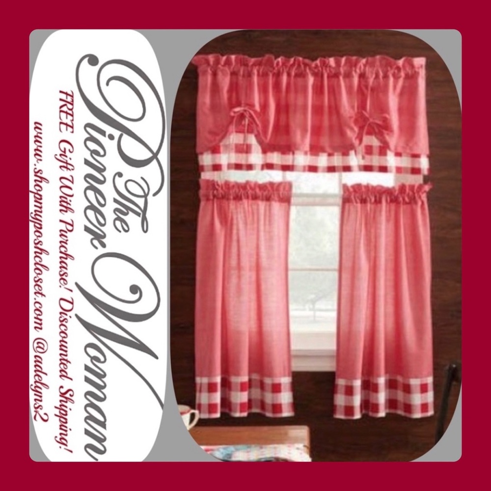RARE! 🌺 Pre-Loved Retired Pioneer Woman Red Gingham Kitchen Curtains